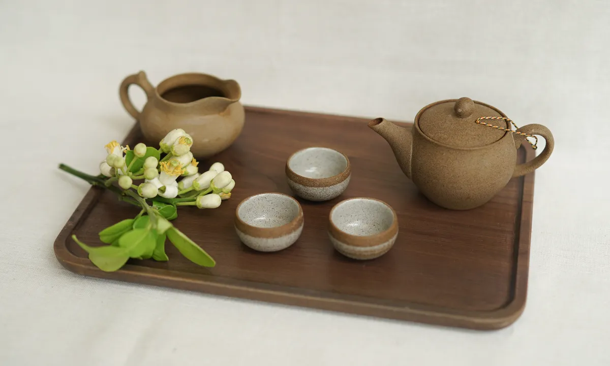 Khay trà gỗ Óc Chó với bộ ấm chén