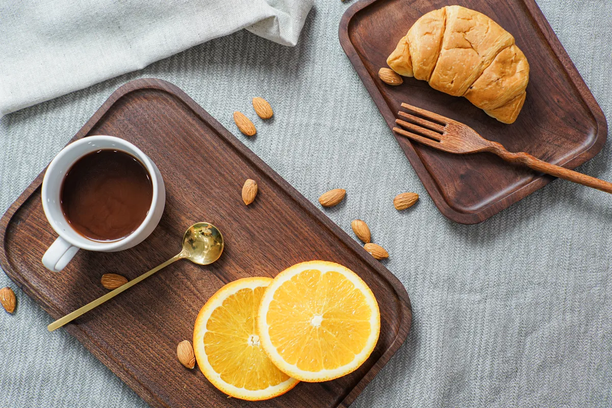 Khay Óc Chó phục vụ cafe và cam